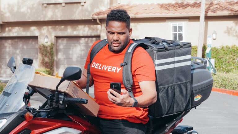 shopee delivery man